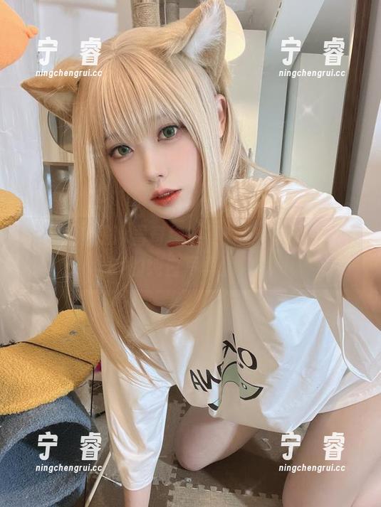 你以为这是冰雪奇缘？不，这只是安食Ajiki的纯白写真图包！
