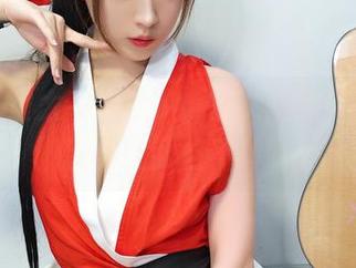 这办公室太有意思了，小女巫露娜的最新图集让我目不转睛