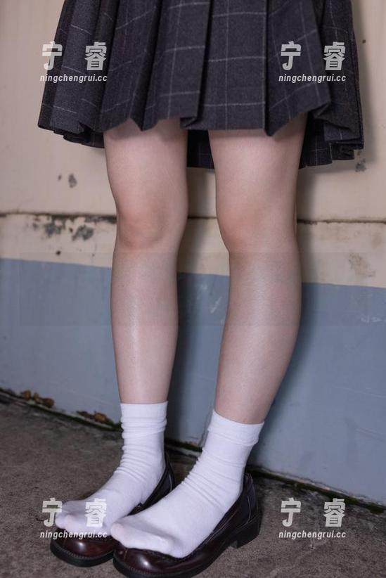 少女秩序-小满 少女秩序 - 眼镜男女,小满的图册不止于此。