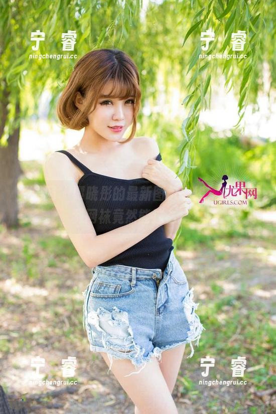 尤果网 - 谭晓彤的最新图包上线，谁能想到网袜竟然能这么搭？