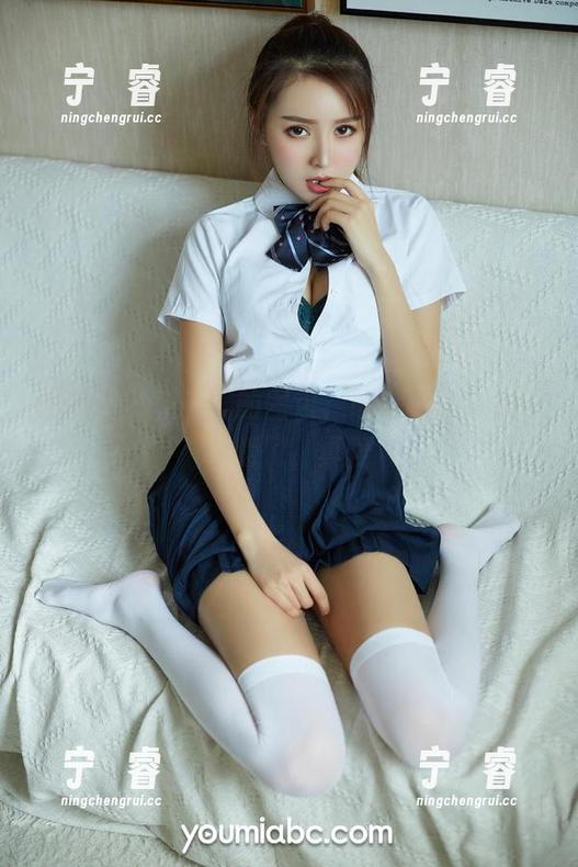 尤蜜荟-安璐璐 尤蜜荟 - 安璐璐的图包,吊带风格太让我犯懵了,真怪