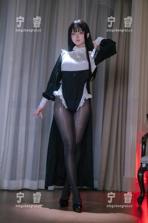 屿鱼yukako 潜入屿鱼yukako的碧蓝写真,谁说水下不藏话?
