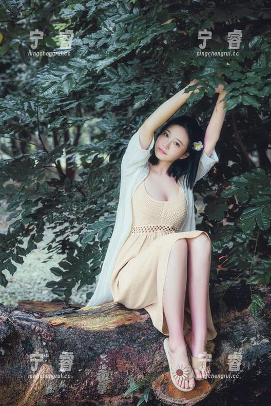 原图在这！年年Nnian的裸足，倔强得像是和地面抗议