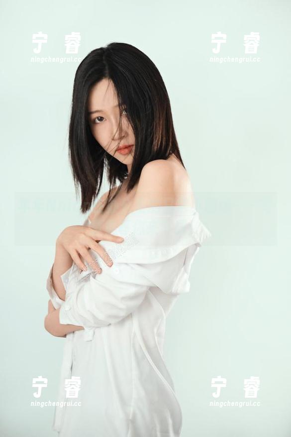 年年Nnian在办公室的日常小剧场——写真集等你来下载！