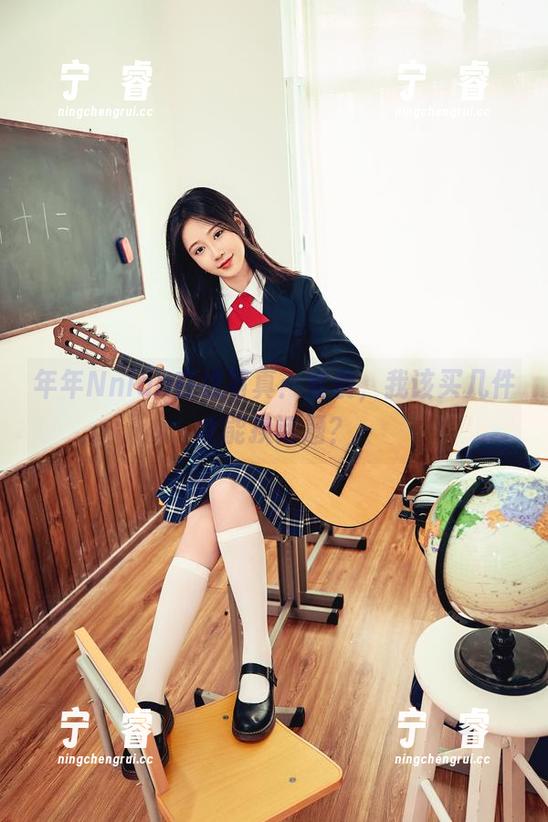 年年Nnian在线写真：套装，我该买几件才能换话题？