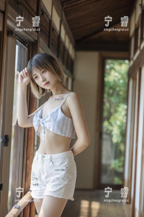 念雪ww的美足图包上线，来，咱们“细品”一下这份诱惑。