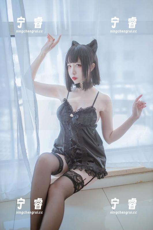 豹女郎和日奈娇，完美结合的套图，带点小野性，真有趣！