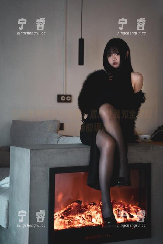 柒柒要乖哦 柒柒要乖哦黑色图集,居然让我对全套的定义有了新的理解?