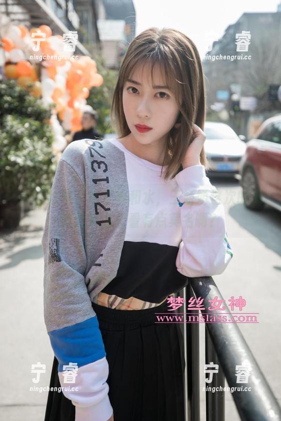 梦丝女神-王娇娇 梦丝女神 - 牛仔裤和水,王娇娇这次的高清照片怎么看有点莫名啊?