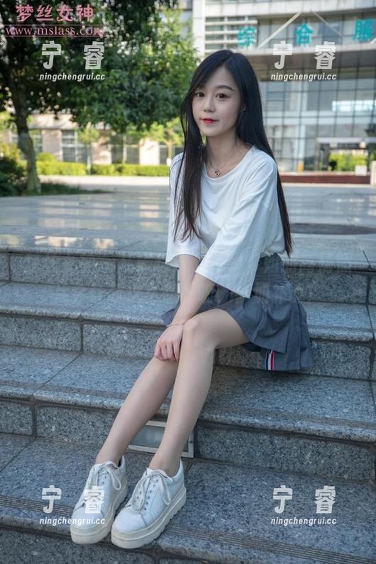 梦丝女神-雪馨 梦丝女神 - 从未想过,雪馨学姐的高清照片会让我这么想…呃,参加补课!