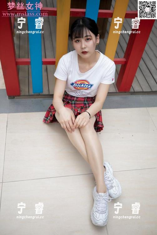 梦丝女神 - 更新一波美图，魏婷婷圣诞穿搭有点不一样哦，没想到吧？