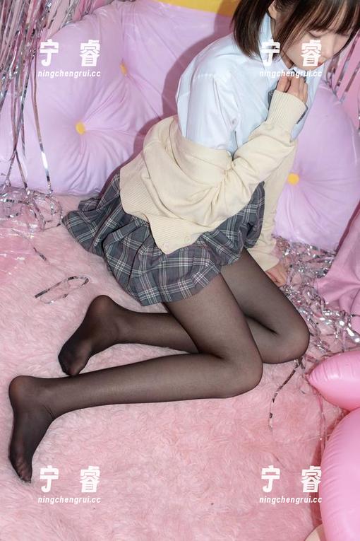 森萝财团-Sia 森萝财团 - Sia的长腿写真,套图就是传说中的优雅