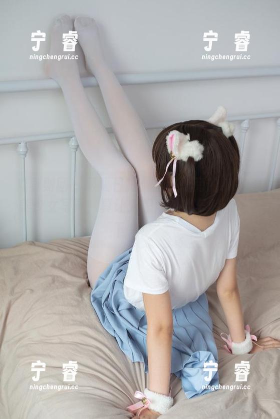 森萝财团-吸吸 森萝财团 - 吸吸日报:这铁轨旁的JK白丝美少女写真,真让人想对着火车喊“停不下来!”