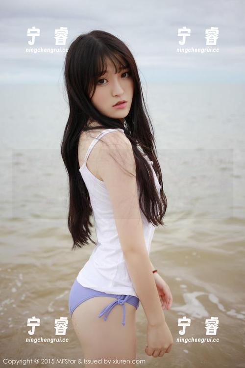 模范学院 - 图片里的柳侑绮Sevenbaby，总能把“秘书”这个职位演绎得那么有趣，让我这一低头就多看几遍。