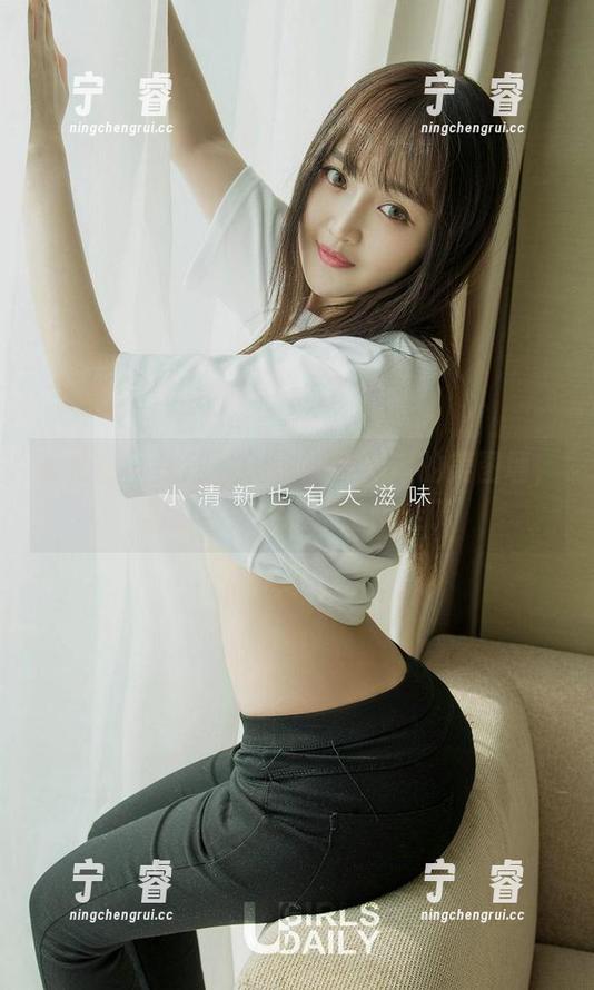 爱尤物 - 徐莉芝Booty刚拂过的美图墙，居然还把我的心给带走了