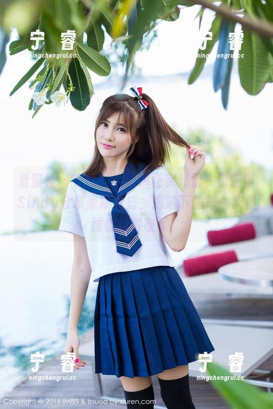 爱蜜社-谢芷馨Sindy 爱蜜社 - 在线!牛仔裤正宗秘籍,谢芷馨Sindy分享家常穿搭,高清下的每一次扭腰都值得收藏。