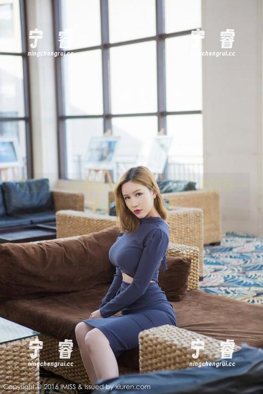 爱蜜社-酥小白 爱蜜社 - 高清档案:酥小白礼服中的每一缝合都在讲故事
