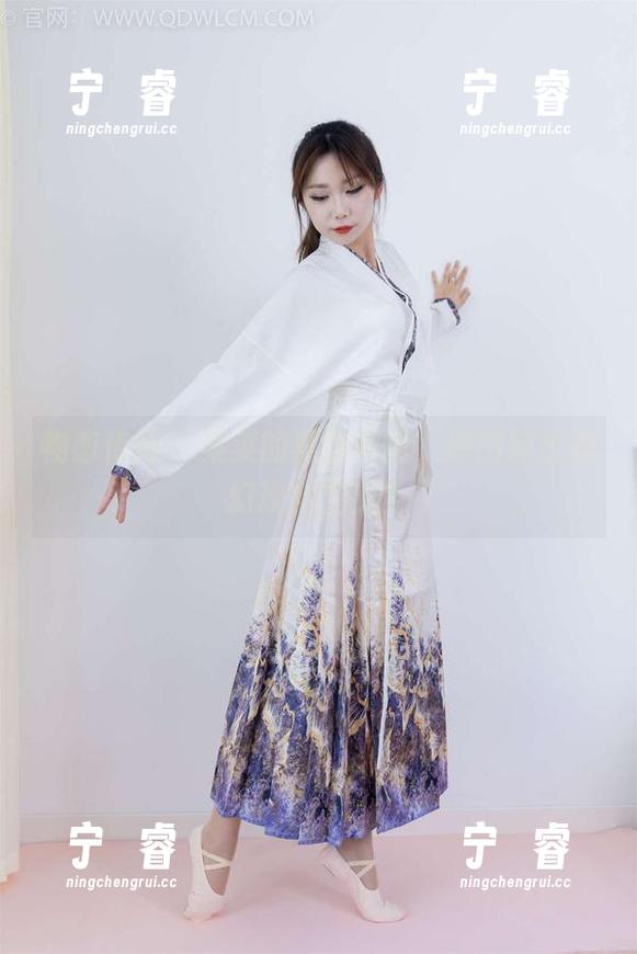 物恋传媒 - 菜菜的黑丝写真，原图堪比魔幻现实主义！