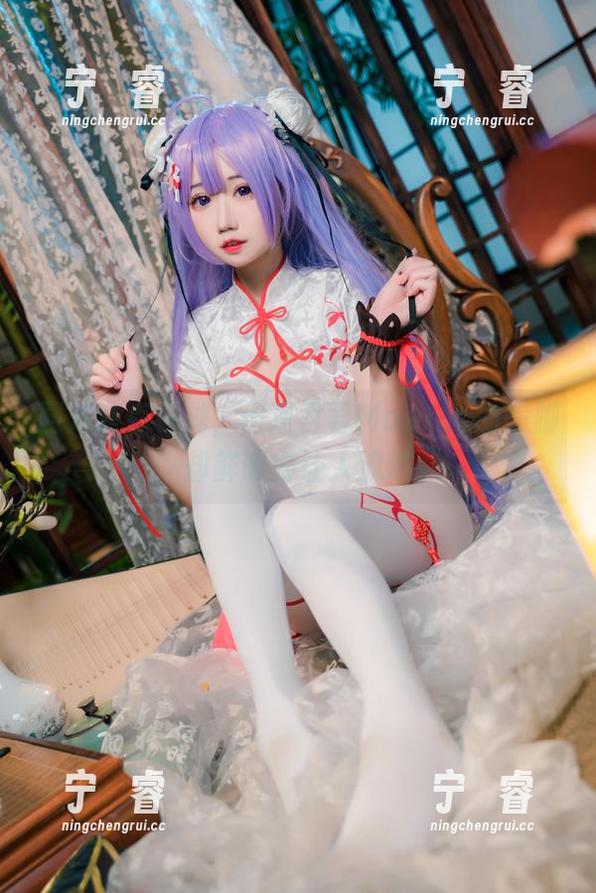 猫君君MaoJun 图片有点模糊,但猫君君MaoJun的美脚却鲜明得让人流连