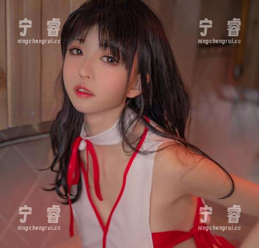 雾气缭绕的厨房风云：疾走可可的高清写真集一览