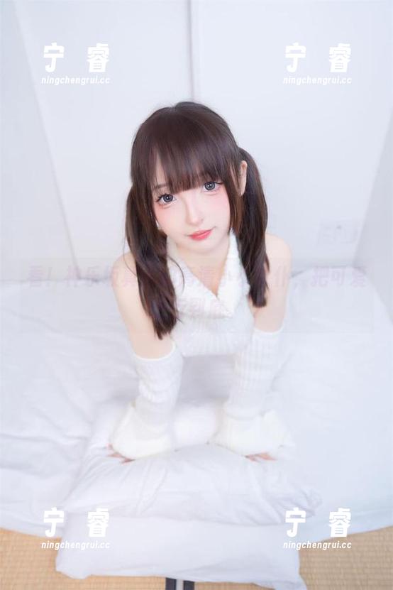 看！神乐坂真冬的高清小小女仆，把可爱进行到底。