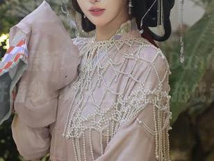 秀人网 – 最新！花嫁：丹妮Danny一晚换三件婚纱，硬生生把婚礼拍成走秀！