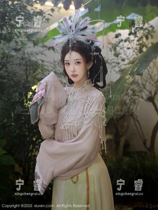 秀人网 - 最新！花嫁：丹妮Danny一晚换三件婚纱，硬生生把婚礼拍成走秀！