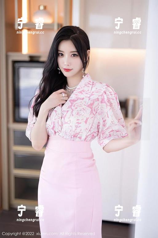 秀人网-任莹樱Jenny 秀人网 - 有人说任莹樱Jenny的办公室写真让人分心,图集里全是这个原因的证据!