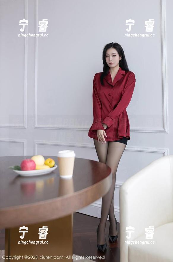 秀人网-大橘BBKira 秀人网 - 大橘BBKira的皮衣写真,图包里似乎藏着什么吧?