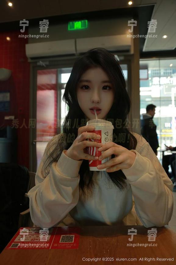 秀人网-大美妞儿 秀人网 - 大美妞儿制服版图包公开,幸好是免费的,不然痛心啊!