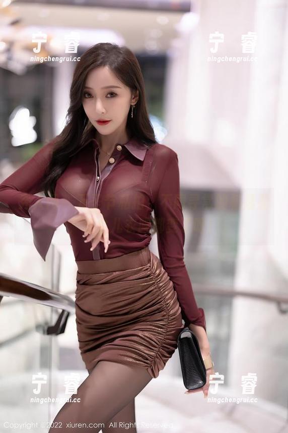 秀人网 - 万圣节私拍，不同寻常的杨晨晨，这会儿衣服都变了呀！