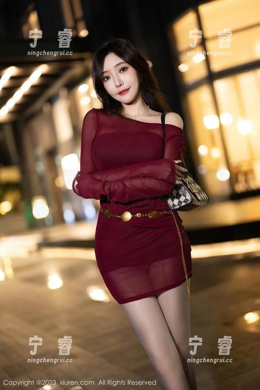 秀人网 - 林乐一定制写真：女孩的各种“意外”时刻，也许你也会找到共鸣。