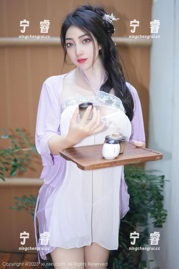 秀人网 - 看甜妮短裙写真集，资源越多我越“懵”