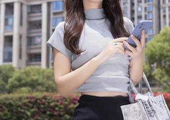 秀人网 – 拥抱高清——软软子的双人图集，你会看见什么？