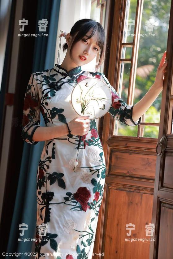 秀人网 - 让我们在原图里寻找无圣光下的陈怡曼coco日常样貌吧