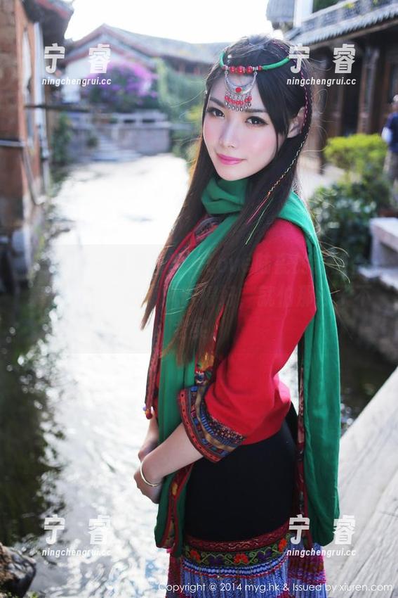 美媛馆 - 海滩日常，Love陆瓷的套图合集，心想：这海风吹得好，就怕那沙子不老实。