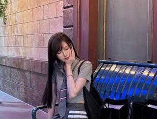 腐团儿Ikaros出的丝袜写真集，分享一下搭配时我的小“安慰”战术