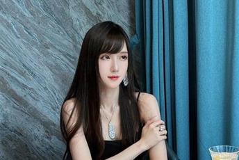 向腐团儿Ikaros的泳装原图致敬，风景线真心不止海浪那么简单。