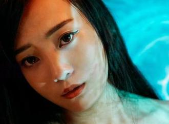 蜜桃社 – 入境随俗，关于冰露长腿这图像，我觉得她在炫耀身材，意会不可言。
