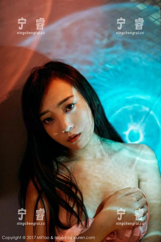 蜜桃社-冰露 蜜桃社 - 入境随俗,关于冰露长腿这图像,我觉得她在炫耀身材,意会不可言。