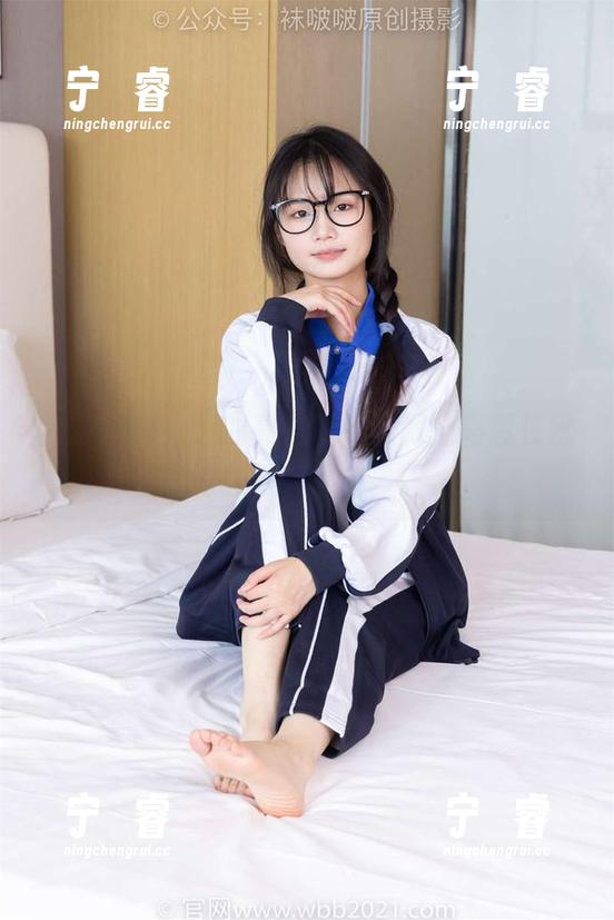 袜啵啵-小淳 袜啵啵 - 小淳的高清图包,献上高跟长靴的美好“插曲“。