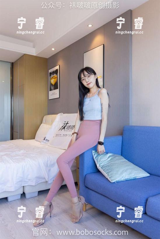 袜啵啵 - 看，看，作品里的甜甜圈怎么把奶油蛋糕的花絮演绎成一场轻松的秀！