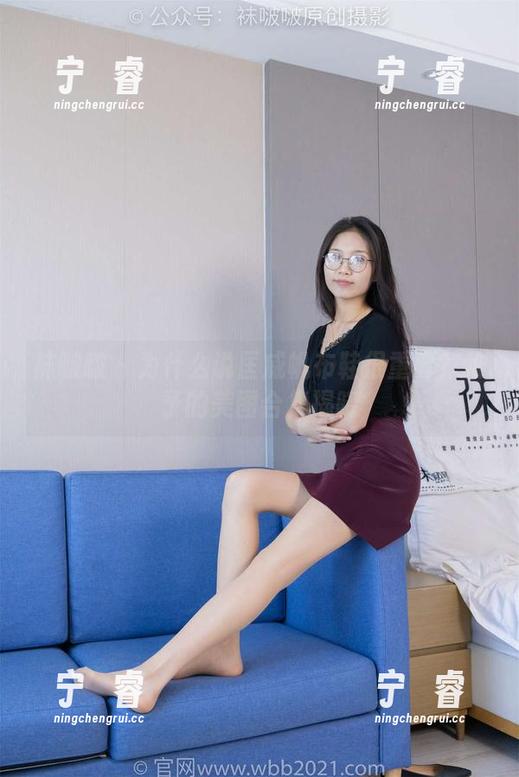 袜啵啵 - 为什么说匡威帆布鞋很重要？稚予的美图合集揭晓