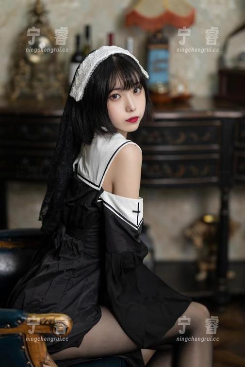 许岚LAN的厨娘写真集，菜单上偏偏是一幅幅美丽插画