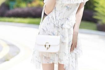 语画界 – 办理登机手续：夏小雅的空姐写真——一份壁纸很“官方”！