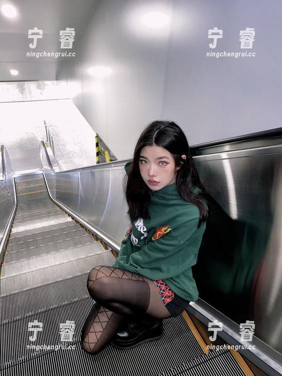 微密圈 - 水手服任务：高清记录，陈佩奇带你航行在美丽的海洋中～不怕水，不怕浪！