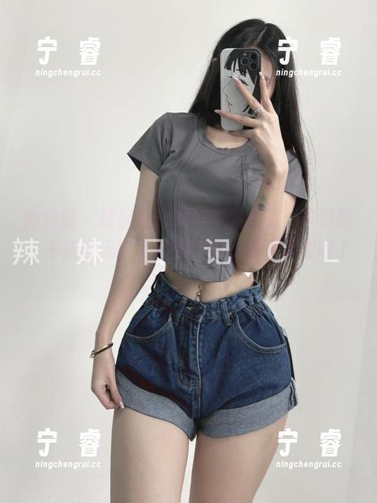 微密圈 - 陈佩奇泳装写真发布了，下载吧，不然夏天来了你就只能在家里晒太阳了！
