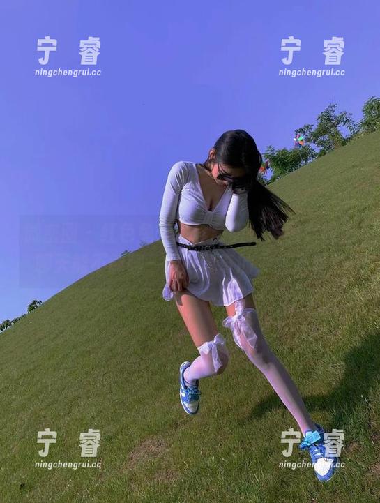 陈佩奇 微密圈 - 红色兔子的珍藏版,美图在线上聊天能不能聊一聊陈佩奇的灵感来源?