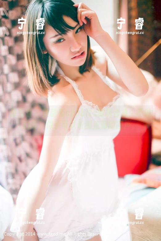 青豆客 - 黄歆苑chobits制服合集：不说的话，似乎可以听到走廊的回声。