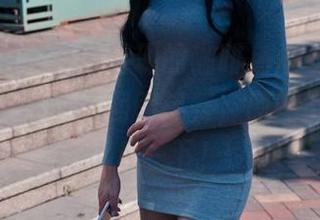 魔镜街拍，若隐若现的咖啡色丝袜，一位高跟美女在商场翩翩起舞，原图下载ACFUN一下！